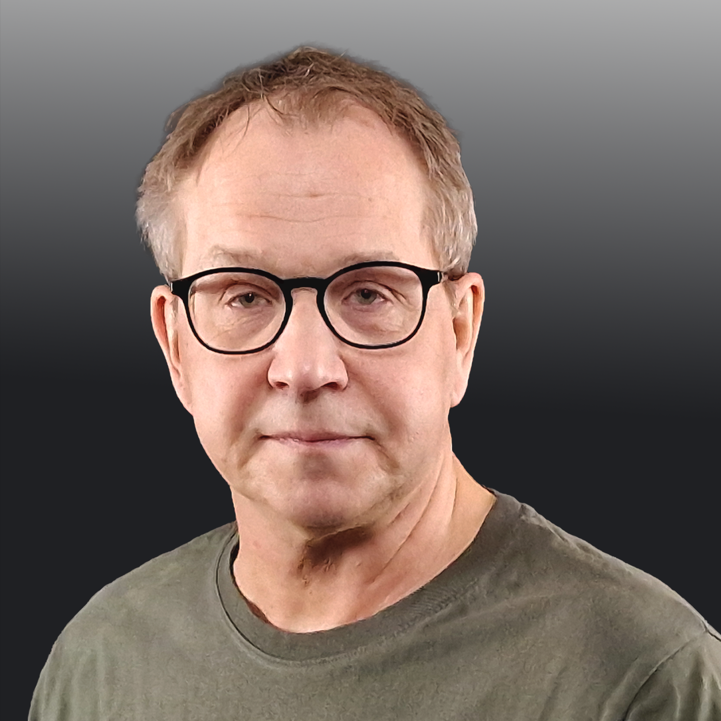 Mikael Jaldeby_porträtt-glassögon-100